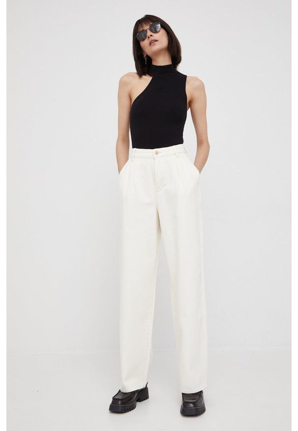 Wrangler jeansy damskie high waist. Stan: podwyższony. Kolor: beżowy