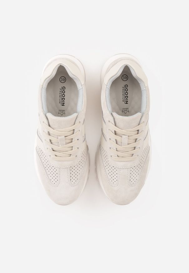 Born2be - Jasnoszare Zamszowe Sneakersy Ozdobione Perforacją i Paskami Semielle. Okazja: na co dzień, na spacer. Zapięcie: pasek. Kolor: szary. Materiał: zamsz. Wzór: aplikacja. Sport: turystyka piesza