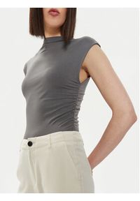 Gina Tricot Top 20883 Szary Slim Fit. Kolor: szary. Materiał: wiskoza #2