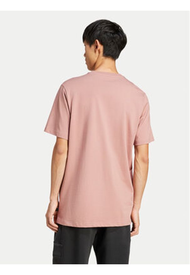 Adidas - adidas T-Shirt Lens Elevated Pocket Graphic JJ3927 Różowy Loose Fit. Kolor: różowy. Materiał: bawełna