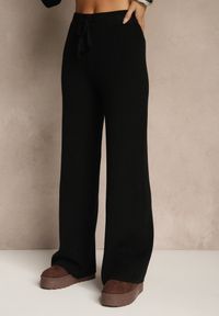 Renee - Czarny Komplet z Prążkowanej Dzianiny Spodnie Wide Leg i Sweter ze Stójką Feniria. Kolor: czarny. Materiał: dzianina, prążkowany #4