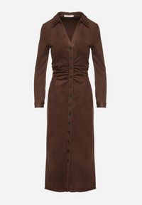 Born2be - Brązowa Koszulowa Sukienka z Imitacji Zamszu z Marszczeniem w Talii Eselea. Okazja: na co dzień. Typ kołnierza: kołnierzyk klasyczny, dekolt w serek. Kolor: brązowy. Materiał: zamsz. Typ sukienki: koszulowe. Styl: klasyczny, casual, elegancki #2