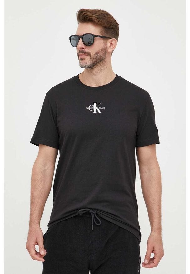 Calvin Klein Jeans t-shirt bawełniany kolor czarny z nadrukiem. Kolor: czarny. Materiał: bawełna. Wzór: nadruk. Styl: klasyczny
