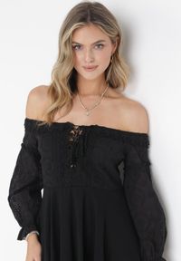 Born2be - Czarna Sukienka Mini ze Sznurowaniem Ozdobiona Koronką Olymetina. Kolor: czarny. Materiał: koronka. Wzór: aplikacja, koronka. Długość: mini #3