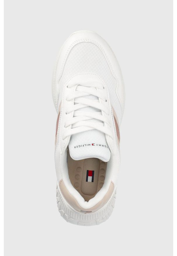 TOMMY HILFIGER - Tommy Hilfiger sneakersy dziecięce kolor biały. Zapięcie: sznurówki. Kolor: biały. Materiał: guma. Obcas: na platformie