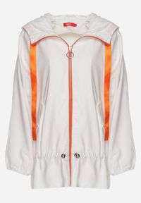 Born2be - Biała Kurtka Jednorzędowa z Bawełną Kapturem i Wstążką Zakończona Ściągaczem Martinis. Okazja: na co dzień. Kolor: biały. Materiał: bawełna. Wzór: aplikacja. Styl: casual, elegancki, klasyczny #7