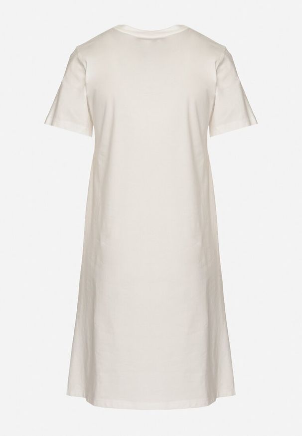 Born2be - Biała Bawełniana Sukienka o Kroju Typu T-shirt Zdobiona Nadrukiem Nevolira. Okazja: na co dzień. Kolor: biały. Materiał: bawełna. Wzór: aplikacja, nadruk. Styl: klasyczny, casual, elegancki