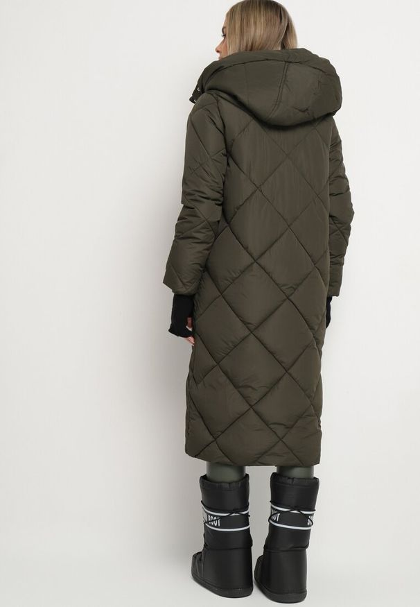 Born2be - Ciemnozielona Kurtka Płaszcz z Geometrycznym Pikowaniem Johnatta. Kolor: zielony. Wzór: geometria