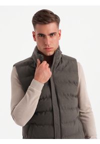 Ombre Clothing - Pikowany męski bezrękawnik z wełną – oliwkowy melanż V4. Okazja: na co dzień. Kolor: oliwkowy. Materiał: wełna. Długość rękawa: bez rękawów. Wzór: melanż. Styl: sportowy, casual #6