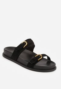 Renee - Czarne Klapki Ozdobione Metalicznymi Klamrami Zelivra. Kolor: czarny. Wzór: aplikacja. Sezon: lato. Styl: boho, elegancki #2