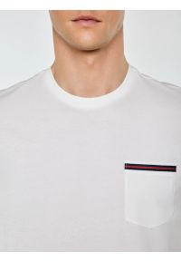 Big-Star - Koszulka męska z kieszonką biała Toms 100. Okazja: na co dzień. Kolor: biały. Materiał: dzianina, bawełna. Wzór: aplikacja. Styl: casual #4