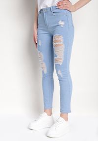 Born2be - Niebieskie Skinny Jeansy z Wysokim Stanem i Dziurami Lainera. Okazja: na co dzień. Stan: podwyższony. Kolor: niebieski. Styl: casual, elegancki