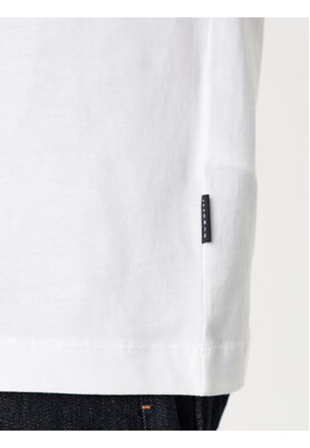 Bugatti T-Shirt 8350 55045A Biały Regular Fit. Kolor: biały. Materiał: bawełna