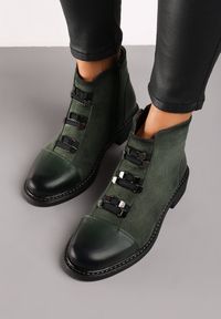 Renee - Zielone Płaskie Botki Ozdobione Metalowymi Aplikacjami Cetirra. Okazja: na co dzień. Kolor: zielony. Materiał: jeans, skóra, dzianina. Wzór: aplikacja. Styl: elegancki, casual, rockowy