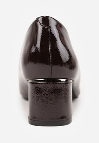 Born2be - Brązowe Czółenka na Obcasie Vices ze Skórzaną Wkładką Ozdobione Klamrą Aponelle. Zapięcie: klamry. Kolor: brązowy. Materiał: skóra. Wzór: aplikacja. Obcas: na obcasie. Wysokość obcasa: średni #2