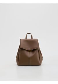 Reserved - Plecak z imitacji skóry - beżowy. Kolor: beżowy. Materiał: skórzane. Styl: klasyczny #1