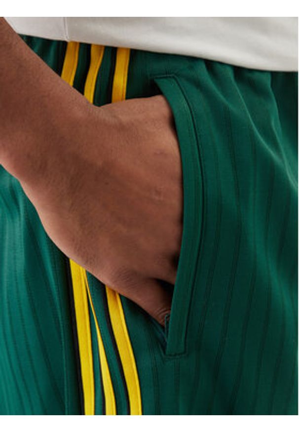 Adidas - adidas Szorty sportowe Firebird Engineered Stripes KS5504 Zielony Regular Fit. Kolor: zielony. Materiał: syntetyk. Styl: sportowy