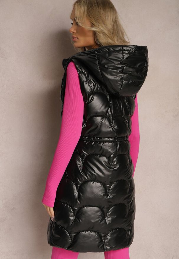 Renee - Czarna Kamizelka z Kapturem Zapiana na Suwak z Kieszeniami Halimes. Typ kołnierza: kaptur. Kolor: czarny. Wzór: jednolity. Sezon: zima, jesień