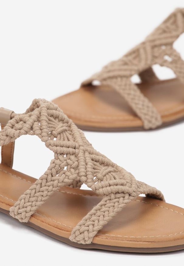 Born2be - Ciemnobeżowe Płaskie Sandały Boho z Szydełkową Cholewką Wolirles. Kolor: beżowy. Styl: boho
