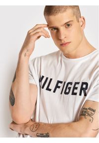 TOMMY HILFIGER - Tommy Hilfiger T-Shirt UM0UM02011 Biały Regular Fit. Kolor: biały. Materiał: bawełna