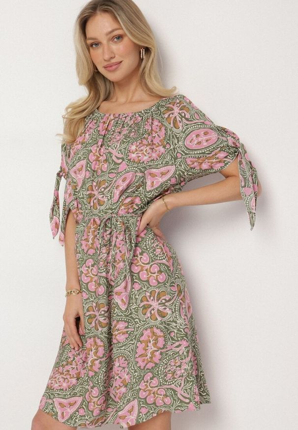 Born2be - Różowa Sukienka z Bawełny z Okrągłym Dekoltem i Wiązaniem w Pasie Tosaria. Okazja: na co dzień. Kolor: różowy. Materiał: bawełna. Sezon: lato. Styl: casual, elegancki