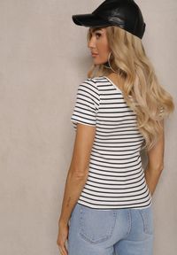 Renee - Biało-Granatowy Bawełniany T-shirt Koszulka w Paski z Krótkim Rękawem Fralea. Kolor: biały. Materiał: bawełna. Długość rękawa: krótki rękaw. Długość: krótkie. Wzór: paski #5
