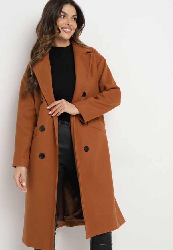 Born2be - Jasnobrązowy Płaszcz Dwurzędowy Wiązany Vepha. Kolor: brązowy. Materiał: tkanina. Długość: długie. Sezon: wiosna, jesień. Styl: klasyczny, sportowy