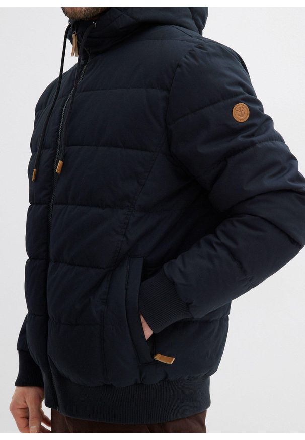 bonprix - Pikowana bomberka ocieplana. Typ kołnierza: kaptur. Kolor: czarny