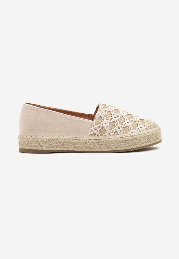 Renee - Beżowe Espadryle Ozdobione Plecionką i Geometrycznym Motywem Sdivoria. Kolor: beżowy. Materiał: jeans. Wzór: geometria, aplikacja. Sezon: wiosna, lato. Obcas: na obcasie. Styl: elegancki, klasyczny. Wysokość obcasa: niski