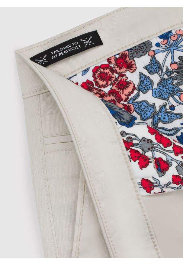 Pako Lorente - PAKO LORENTE – Męskie basicowe spodnie w kolorze ecru P23SB-WX-005-E-0. Materiał: bawełna, elastan. Długość: długie. Wzór: gładki