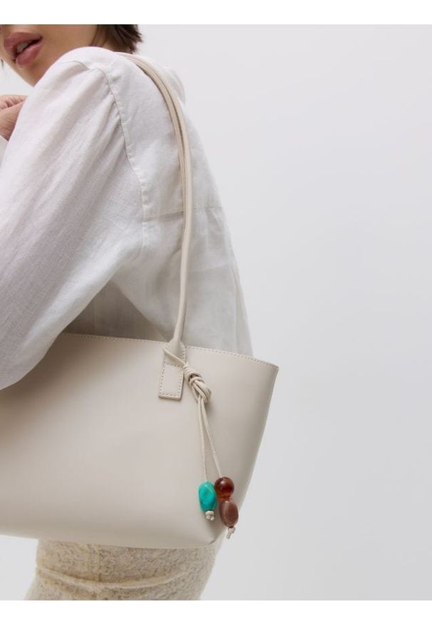 Reserved - Torebka shopper z zawieszką - złamana biel. Materiał: skórzane