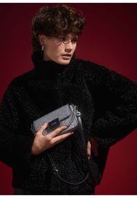 Ochnik - Srebrna kopertówka damska. Kolor: srebrny. Materiał: skórzane. Rodzaj torebki: na ramię #3