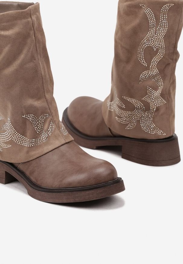 Born2be - Ciemnobeżowe Botki na Płaskiej Podeszwie z Wywiniętą Cholewką i Cyrkoniami Leminita. Kolor: beżowy. Materiał: jeans, materiał. Szerokość cholewki: normalna. Wzór: aplikacja. Obcas: na płaskiej podeszwie. Styl: elegancki