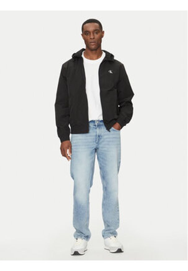 Calvin Klein Jeans Wiatrówka J30J327254 Czarny Regular Fit. Kolor: czarny. Materiał: syntetyk