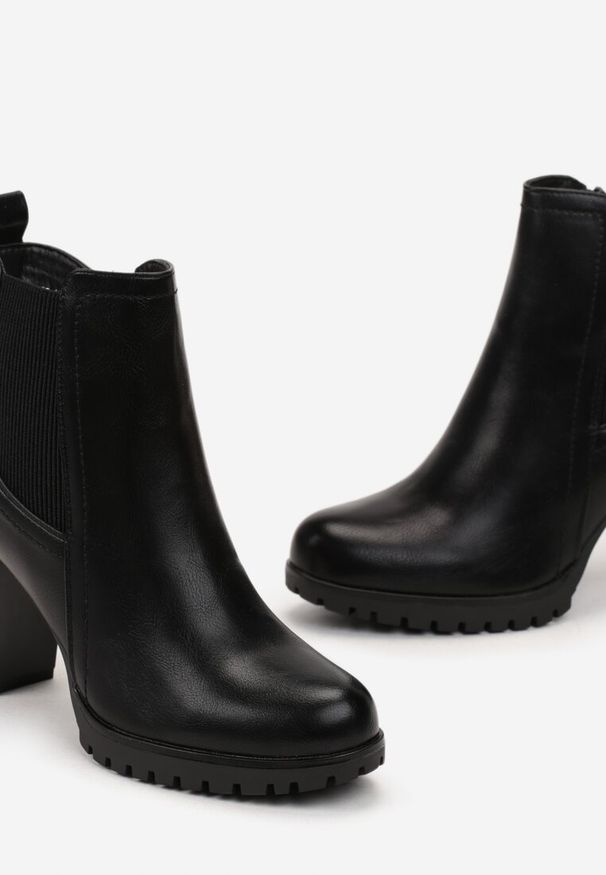 Renee - Czarne Botki na Słupku z Elastyczną Wstawką Opozja. Kolor: czarny. Obcas: na słupku