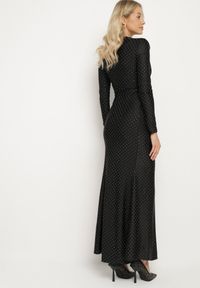 Born2be - Czarna Sukienka Koktajlowa o Dopasowanym Kroju z Cyrkoniami i Marszczeniem w Talii Issalina. Okazja: na imprezę. Kolor: czarny. Długość rękawa: długi rękaw. Wzór: aplikacja. Typ sukienki: dopasowane. Styl: wizytowy #7