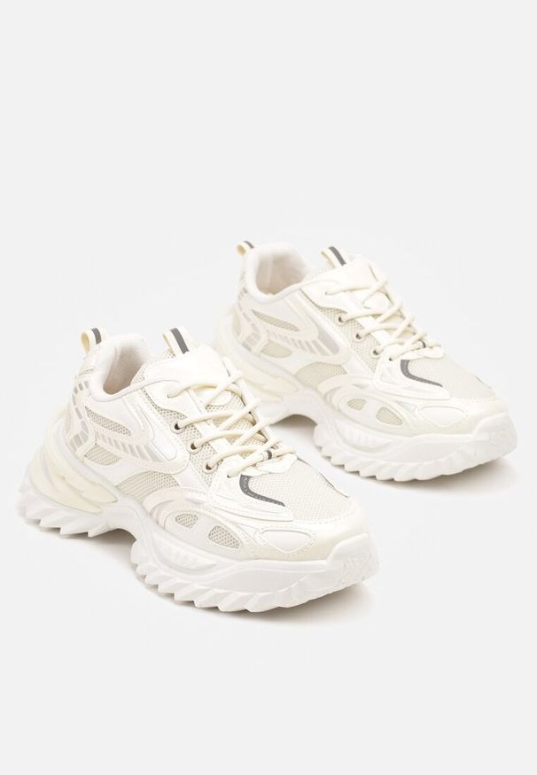 Born2be - Beżowe Sneakersy na Grubej Tłoczonej Podeszwie z Geometrycznym Wzorem Deoliriel. Okazja: na co dzień. Zapięcie: sznurówki. Kolor: beżowy. Materiał: jeans. Wzór: geometria