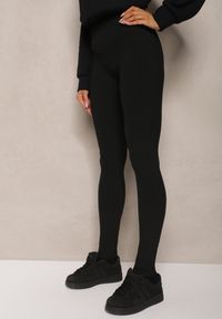 Renee - Czarne Legginsy High Waist z Prążkowanego Materiału Werilena. Okazja: na co dzień. Stan: podwyższony. Kolor: czarny. Materiał: prążkowany, materiał. Długość: długie. Styl: glamour, casual, wizytowy, elegancki #3