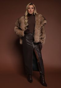 Renee - Jasnobrązowa Kurtka Futerko o Kroju Oversize z Ozdobnym Kołnierzem Monella. Okazja: na imprezę, na co dzień. Kolor: brązowy. Materiał: futro. Styl: casual #3