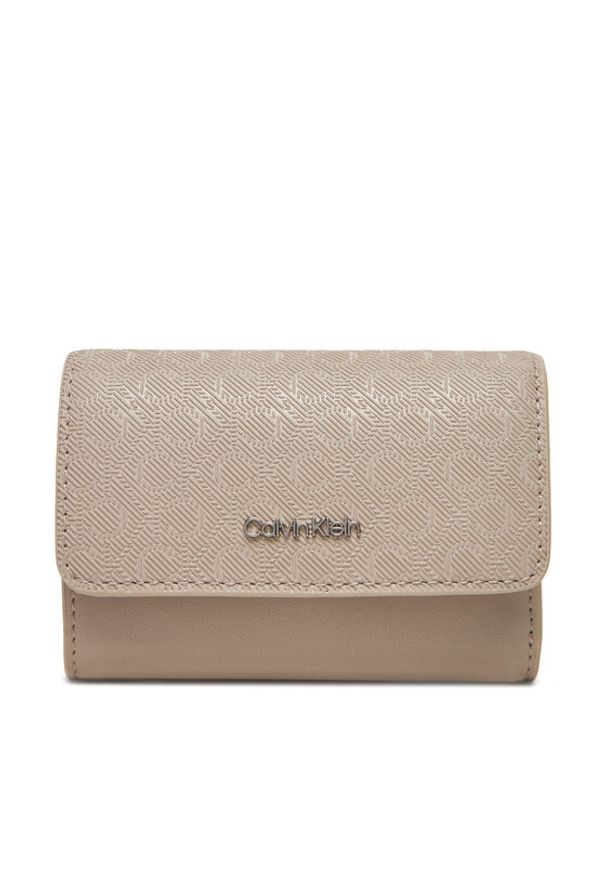 Calvin Klein Portfel damski Ck Must Aop Small Trifold W Zip LV04F1038G Beżowy. Kolor: beżowy. Materiał: skóra
