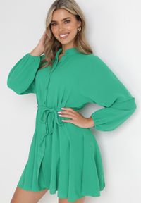 Born2be - Zielona Koszulowa Sukienka Rozkloszowana z Paskiem Faithe. Kolor: zielony. Długość rękawa: długi rękaw. Typ sukienki: koszulowe