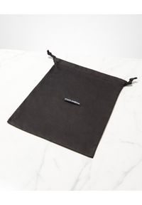 DOLCE & GABBANA - Czarna torebka z ozdobną rączką i łańcuszkiem. Kolor: czarny. Materiał: tkanina. Wzór: motyw zwierzęcy