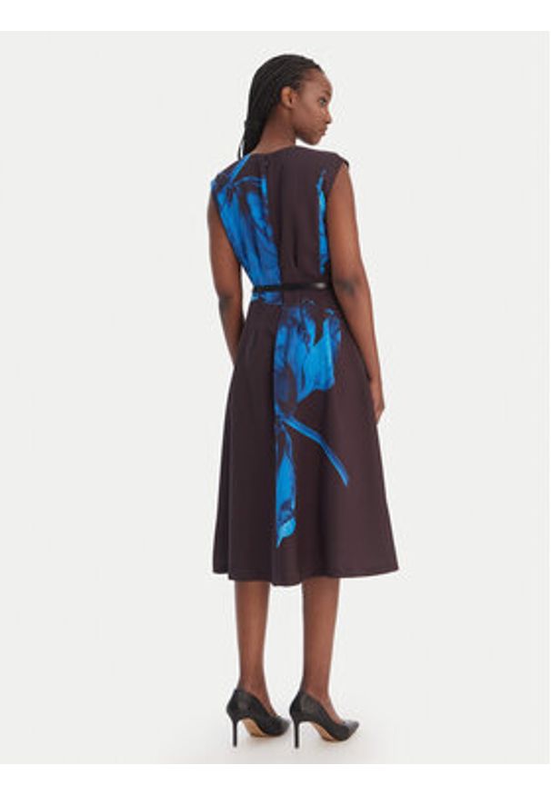 DKNY Sukienka koktajlowa DD5N3J04 Czarny Regular Fit. Kolor: czarny. Materiał: syntetyk. Styl: wizytowy