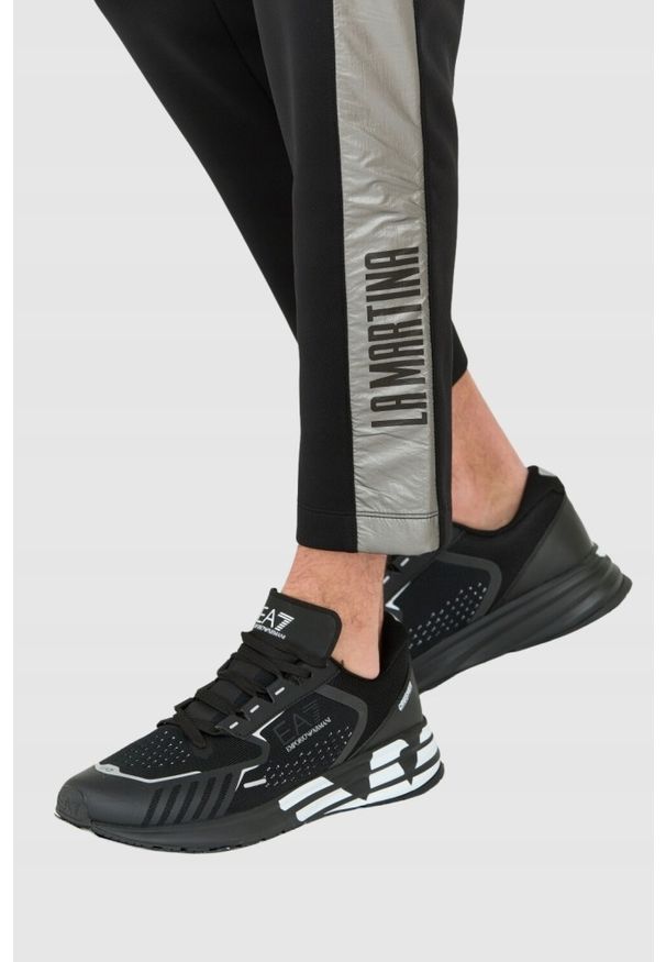La Martina - LA MARTINA Czarne męskie spodnie Slim Fit. Kolor: czarny. Materiał: poliester