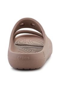 Klapki Crocs Classic Sandal V2 W 209403-2Q9 brązowe. Okazja: na plażę, na co dzień. Kolor: brązowy. Materiał: materiał. Sezon: lato. Styl: casual, klasyczny, wakacyjny #3