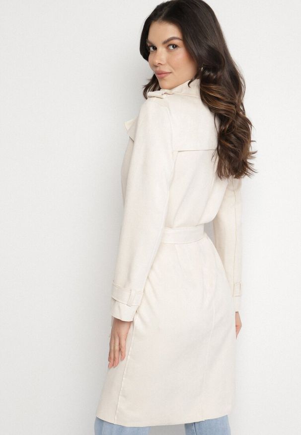 Born2be - Jasnobeżowy Płaszcz Viviroe. Kolor: beżowy. Długość rękawa: długi rękaw. Długość: długie. Styl: elegancki