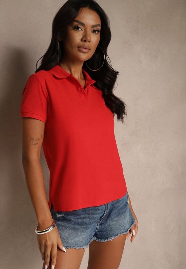 Renee - Czerwony Bawełniany T-shirt Typu Polo Arsenllia. Okazja: na co dzień. Typ kołnierza: polo. Kolor: czerwony. Materiał: bawełna. Styl: casual, elegancki, klasyczny