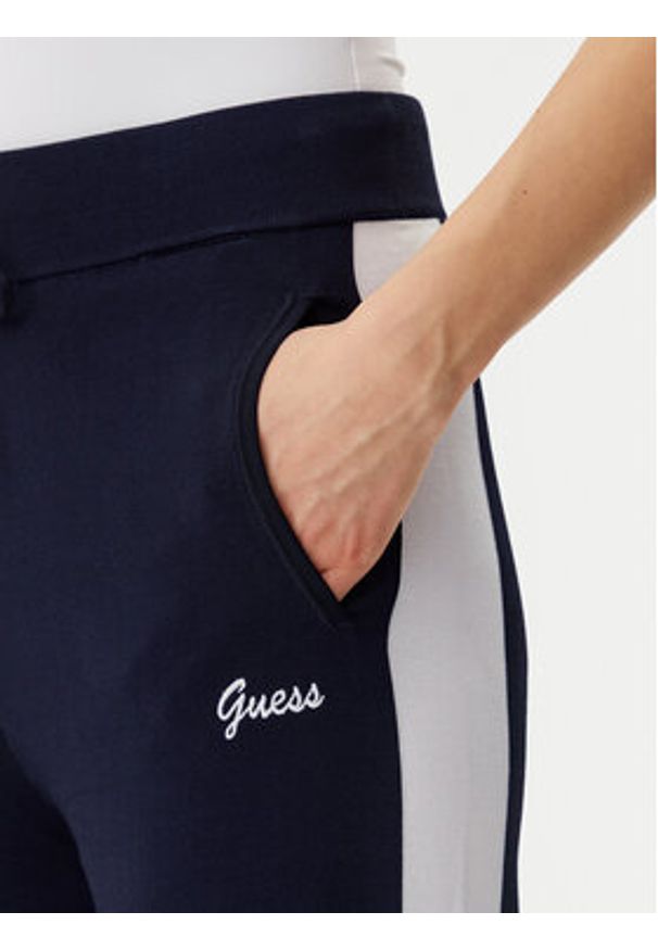 Guess Spodnie dresowe V5GB00 Z3D60 Granatowy Regular Fit. Kolor: niebieski. Materiał: wiskoza