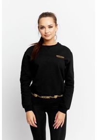 MOSCHINO Czarna bluza damska ze złotym logo. Kolor: czarny. Materiał: prążkowany, guma. Wzór: aplikacja #4
