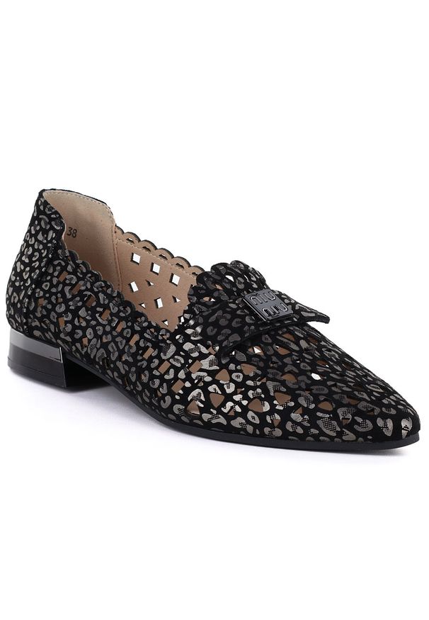 Skórzane półbuty damskie ażurowe czarne Cambell 35307. Kolor: czarny. Materiał: skóra. Szerokość cholewki: normalna. Wzór: ażurowy